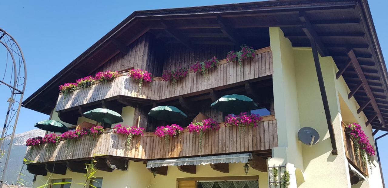 Gaestehaus Schoeneweiss Ehrwald Eksteriør billede